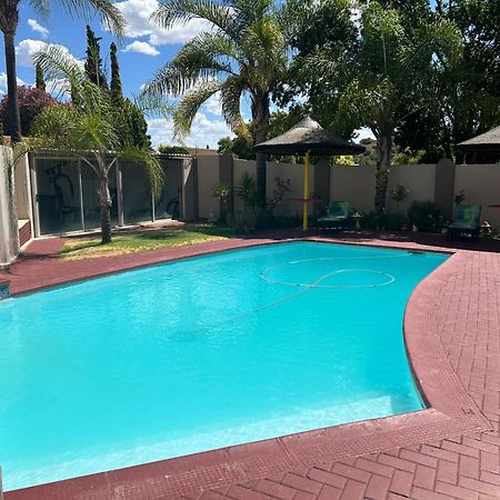 Sibella Guest House Bloemfontein Exterior photo